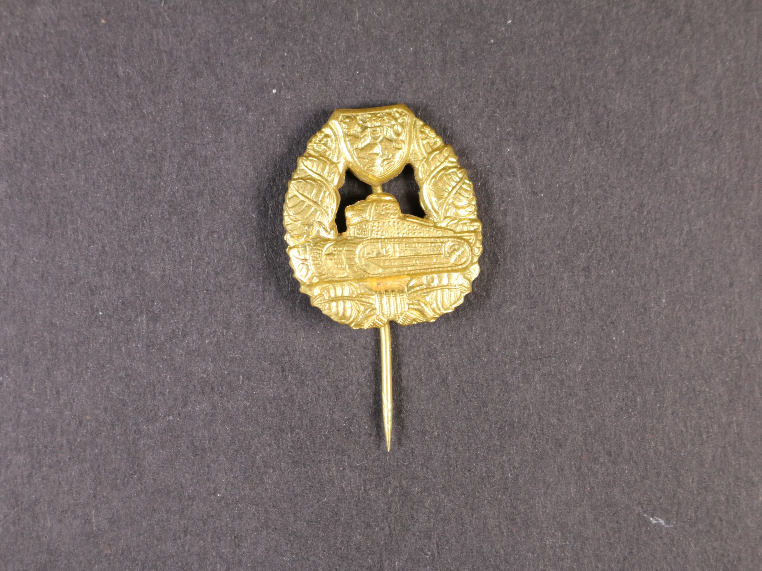 Miniatura odznaku za výtečné řízení útočných vozidel pro důstojníky 1936-1948, 28,5x25,5mm