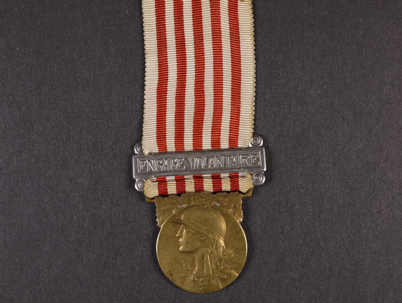 Pamětní francouzská medaile z let 1914-1918 se štítkem pro dobrovolníky