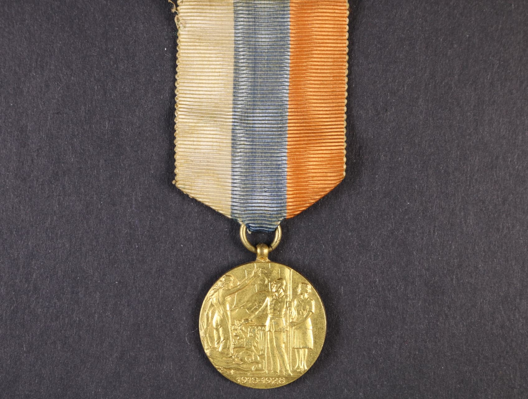 Medaile Na paměť 10 let trvání ČSL republiky, varianta, původní stuha