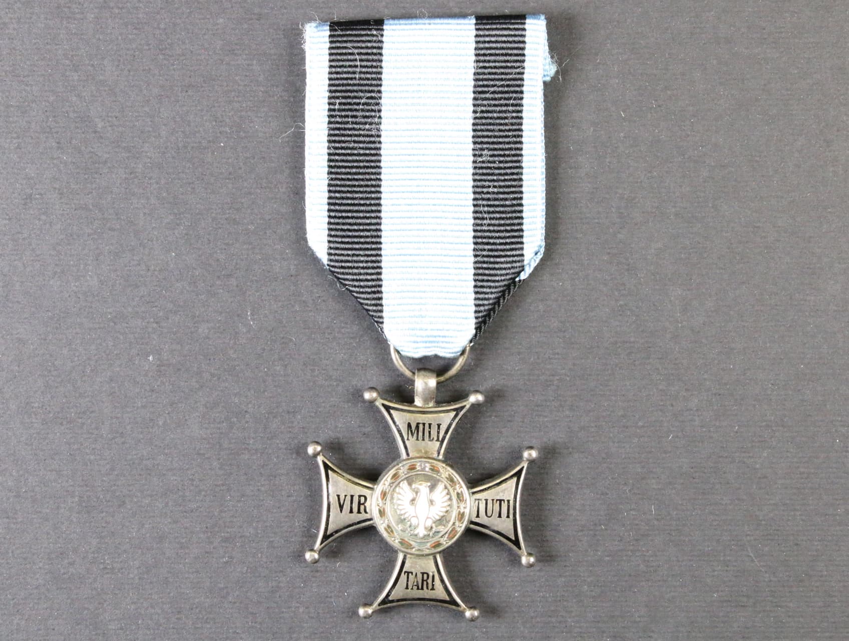 Řád Virtuti Militari, V. třída Stříbrný kříž, období 1943-1989