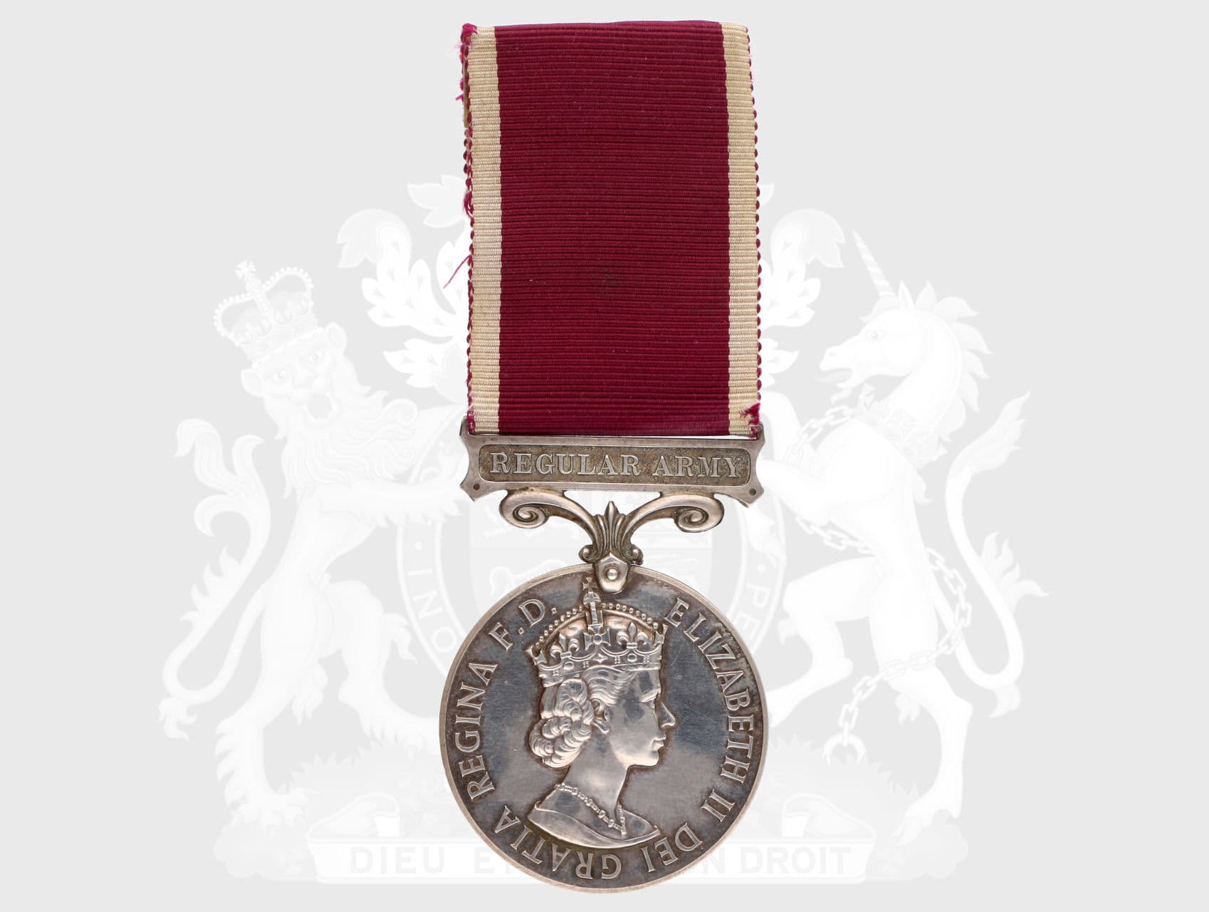 Medaile za dlouhou službu a dobré chování (vojsko), období 1954-1980, na hraně opis 22212313 W.O.CL.2. H.MORRISON. R.SIGS.