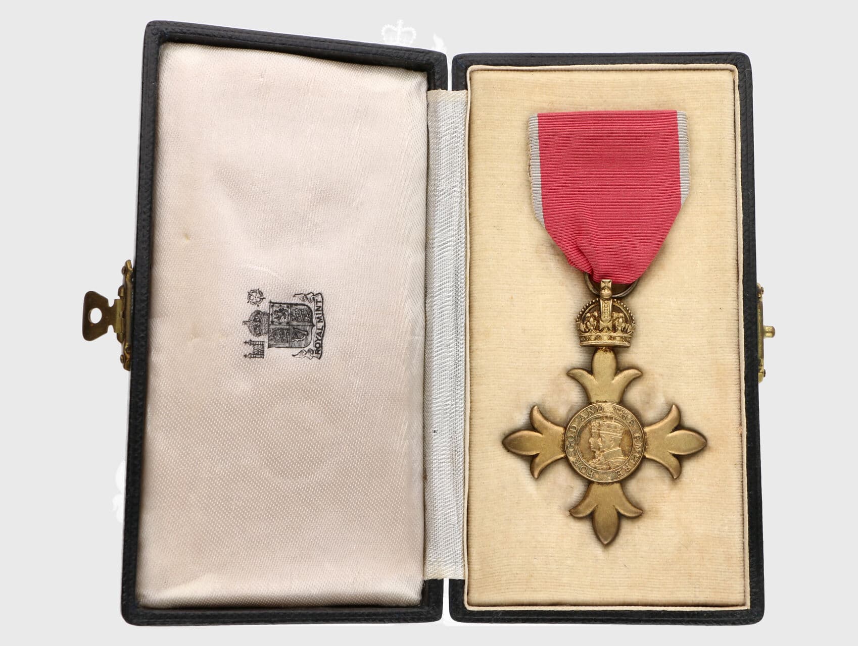 Řád Britského impéria, IV. třída, důstojník, vydání po roce 1936, na stuze pro civilisty, pozlacené stříbro, neznačeno, původní etue