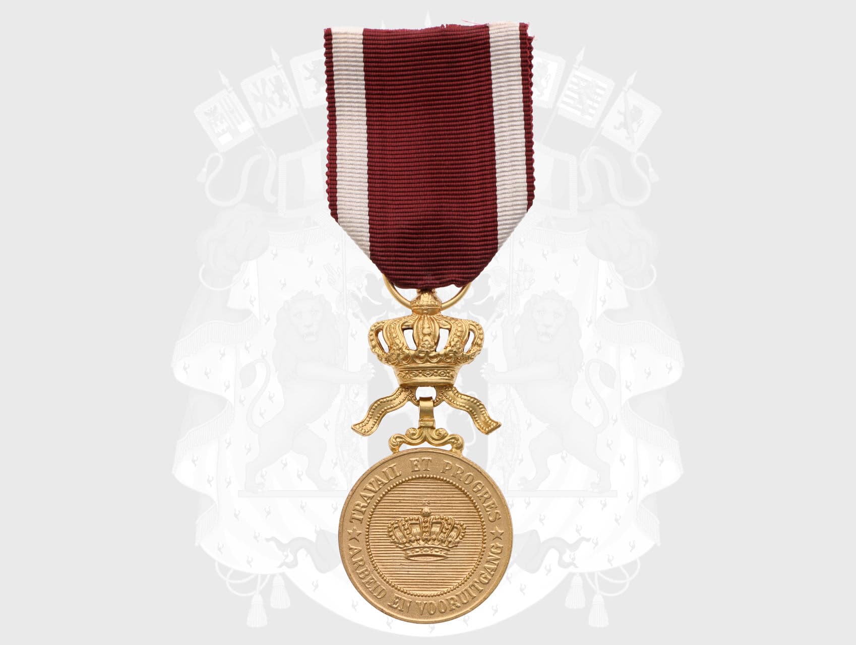 Zlatá medaile řádu koruny