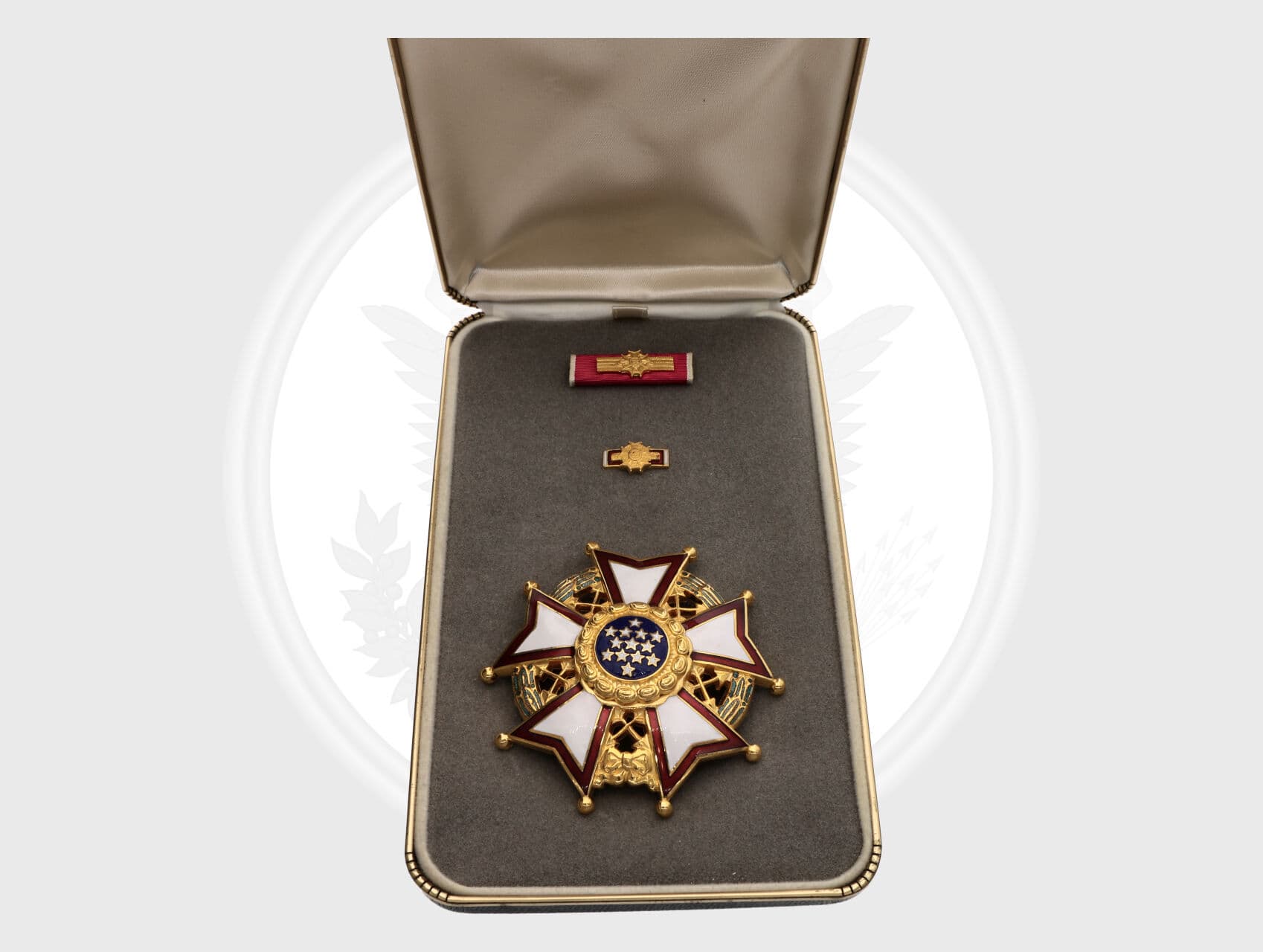Záslužná legie (Legion of Merit) Vrchní komandér, původní etue