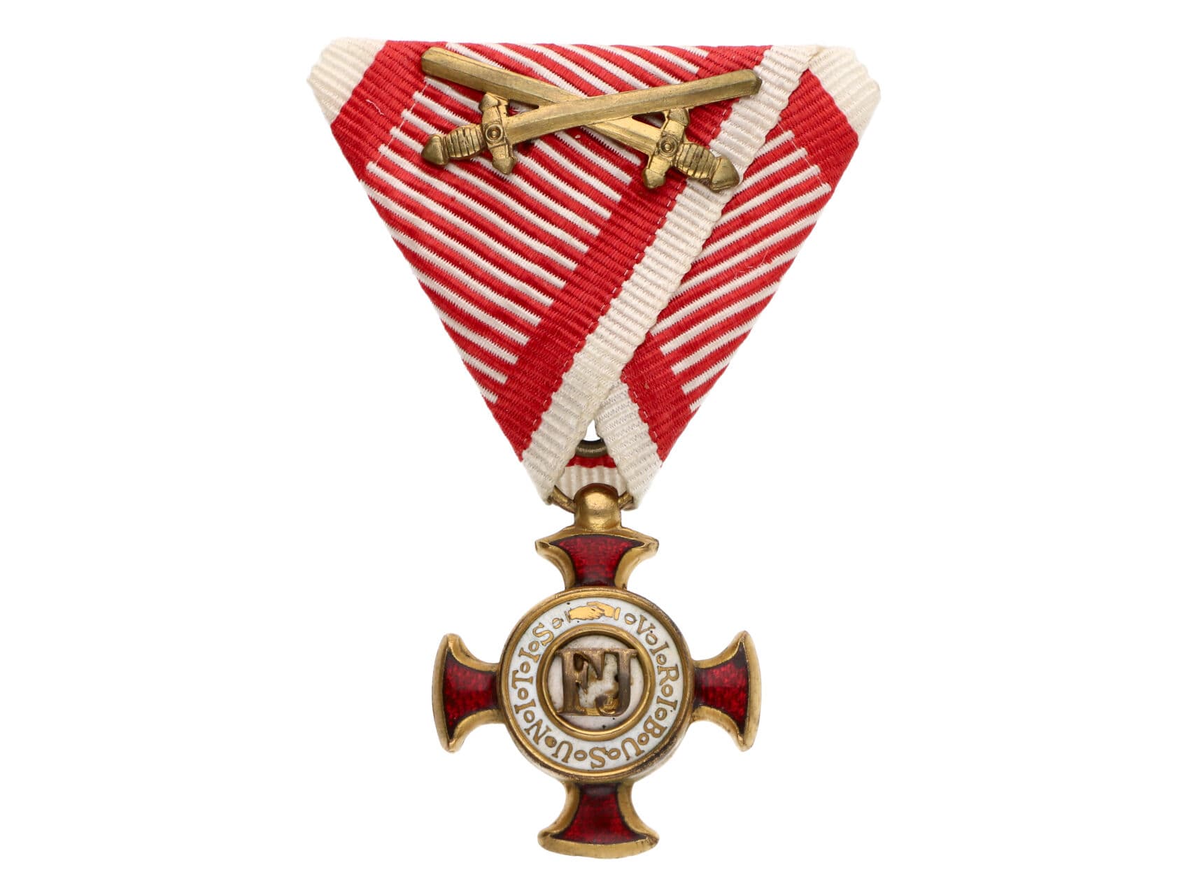 Zlatý Záslužný kříž, na kroužku značka výrobce Wilhelm Kunz Wien a hvězdička, pozlacený bronz, smalty, původní vojenská stuha s meči, k tomu udělovací dekret na příslušníka dragounského pluku č. 15