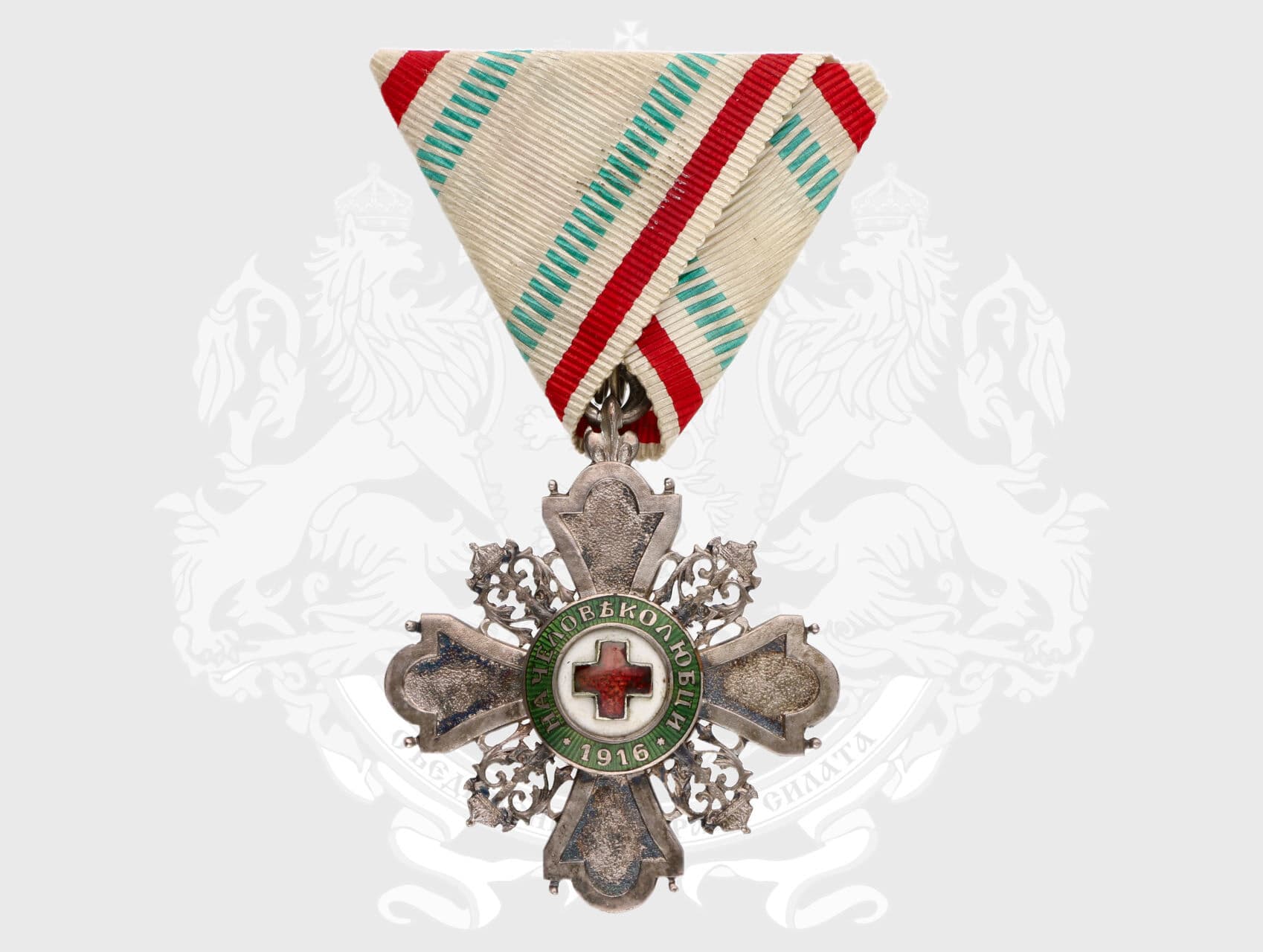 Řád červeného kříže III. třídy, na původní trojúhelníkové stuze