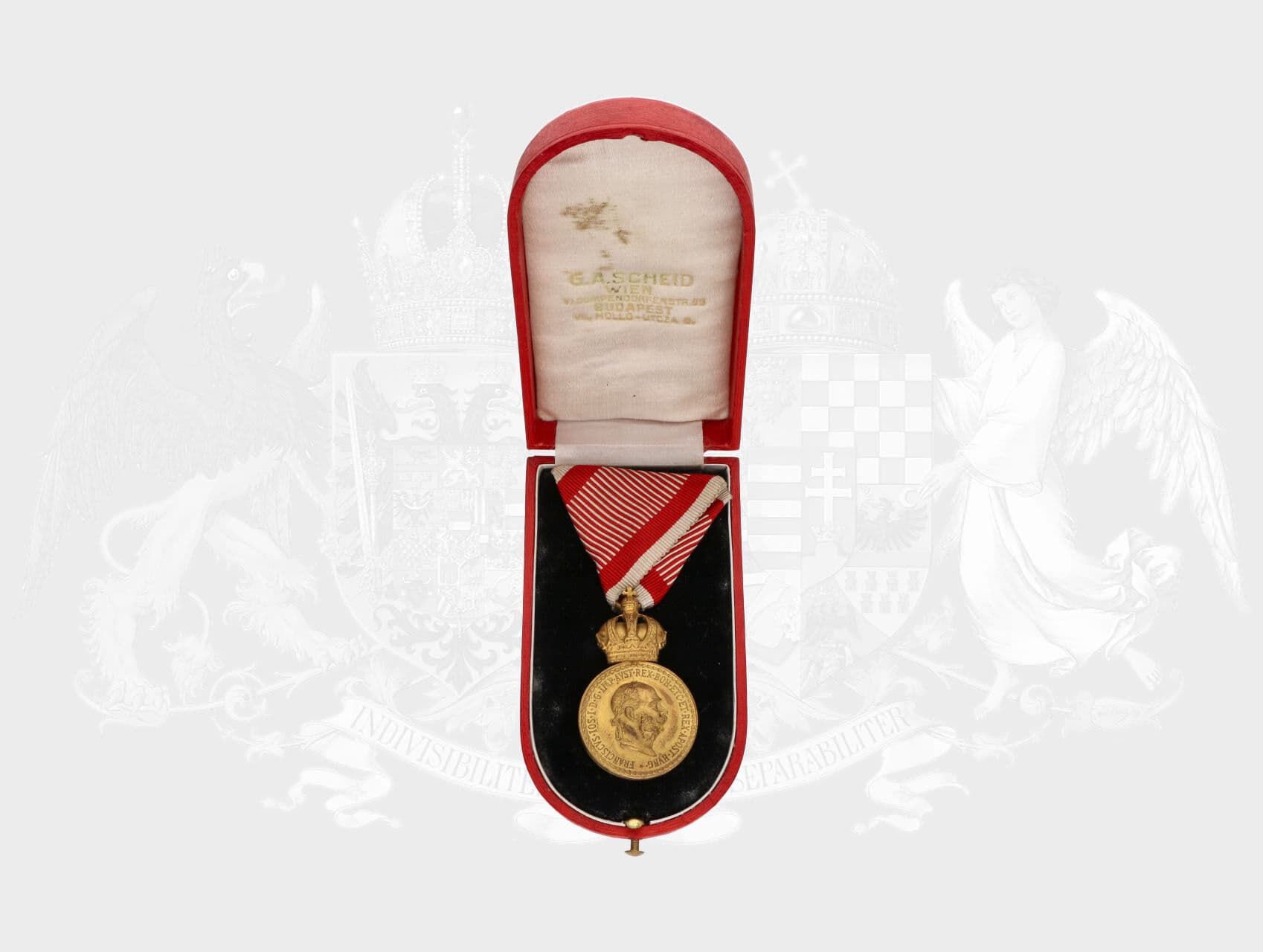 Vojenská záslužná medaile Signum Laudis F.J.I., zlacený bronz, původní vojenská stuha, orig.etue značená G.A.SCHEID BUDAPEST