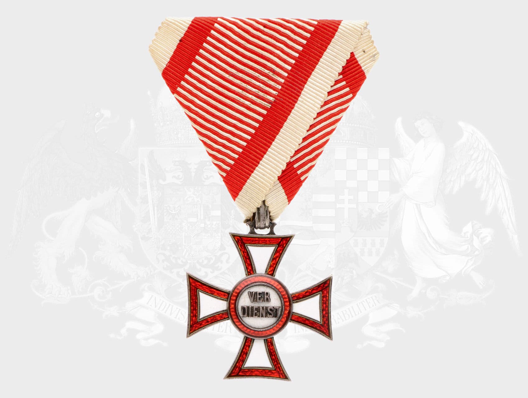 Vojenský záslužný kříž, na závěsném očku punc Ag a značka výrobce FR (Christian Friedrich ROTHE & NEFFE, Wien), původní voj. stuha