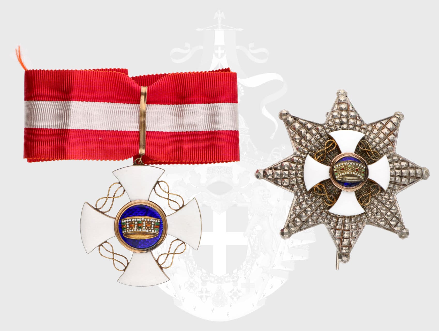 Řád italské koruny velkodůstojník (2. třída), zlato, stříbro, smalty, mírně poškozený modrý smalt ve středovém medailonu hvězdy, na reversu značka výrobce, D.CRAVANZOLA ROMA