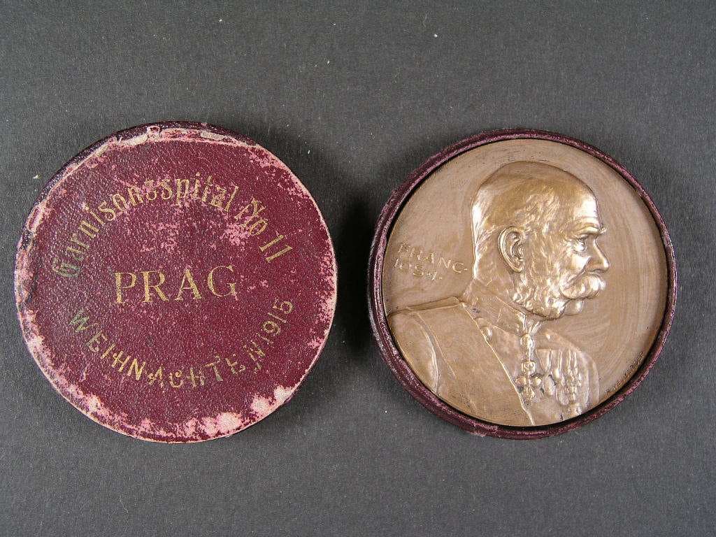 Pamětní medaile F.J.I. 1914 v originální etui GARNISONSSPITAL No. 11 PRAG