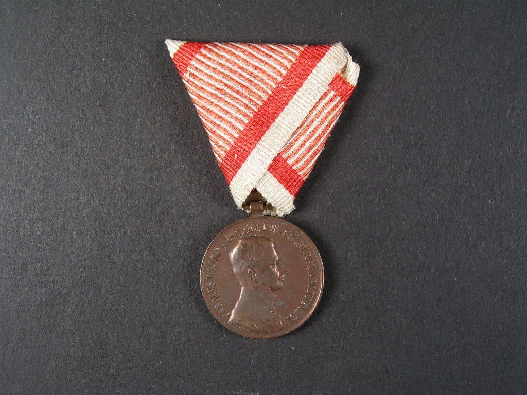 Bronzová medaile za statečnost, původní vojenská stuha, vydání 1917 - 1918