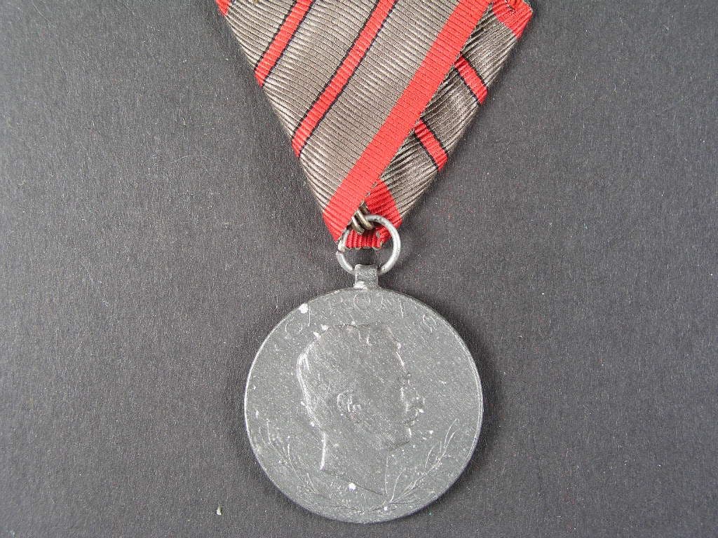 Medaile Za zranění z r. 1917 na stuze za dvě zranění