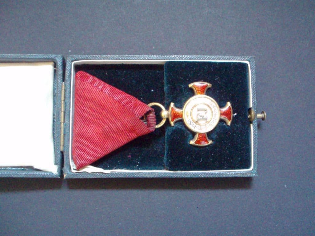 Zlatý záslužný kříž bez koruny, vyrobce Mayer, Au + orig. etue