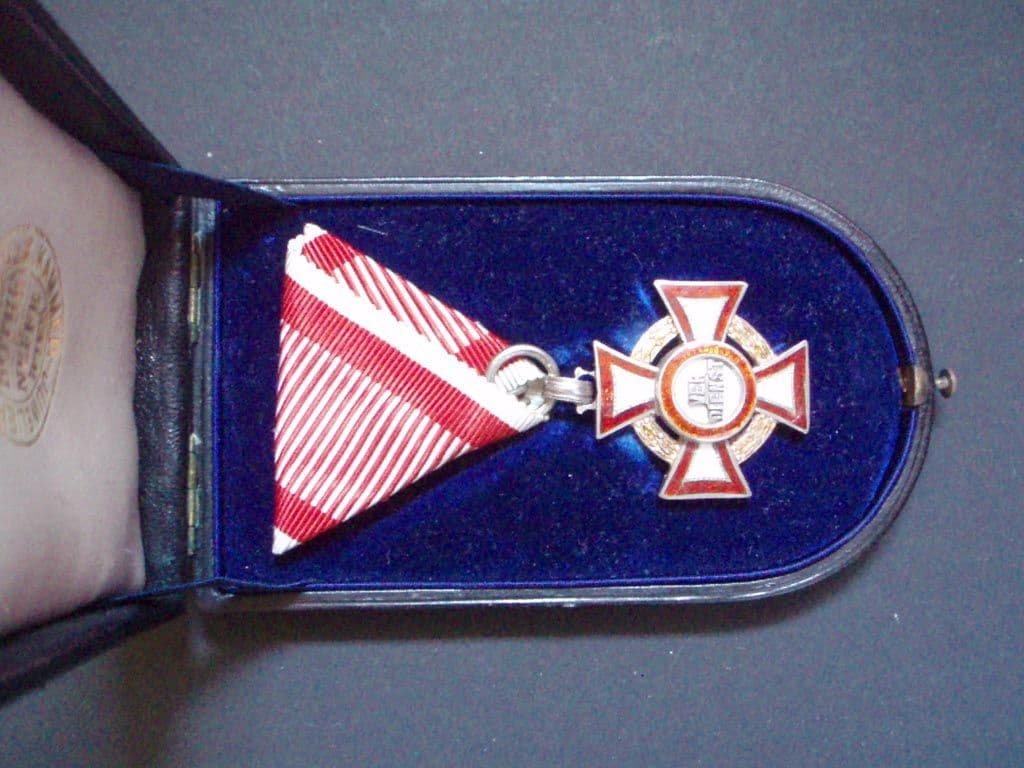 Vojenský záslužný kříž s válečnou dekorací , vyrobce ROTHE+ orig. etue