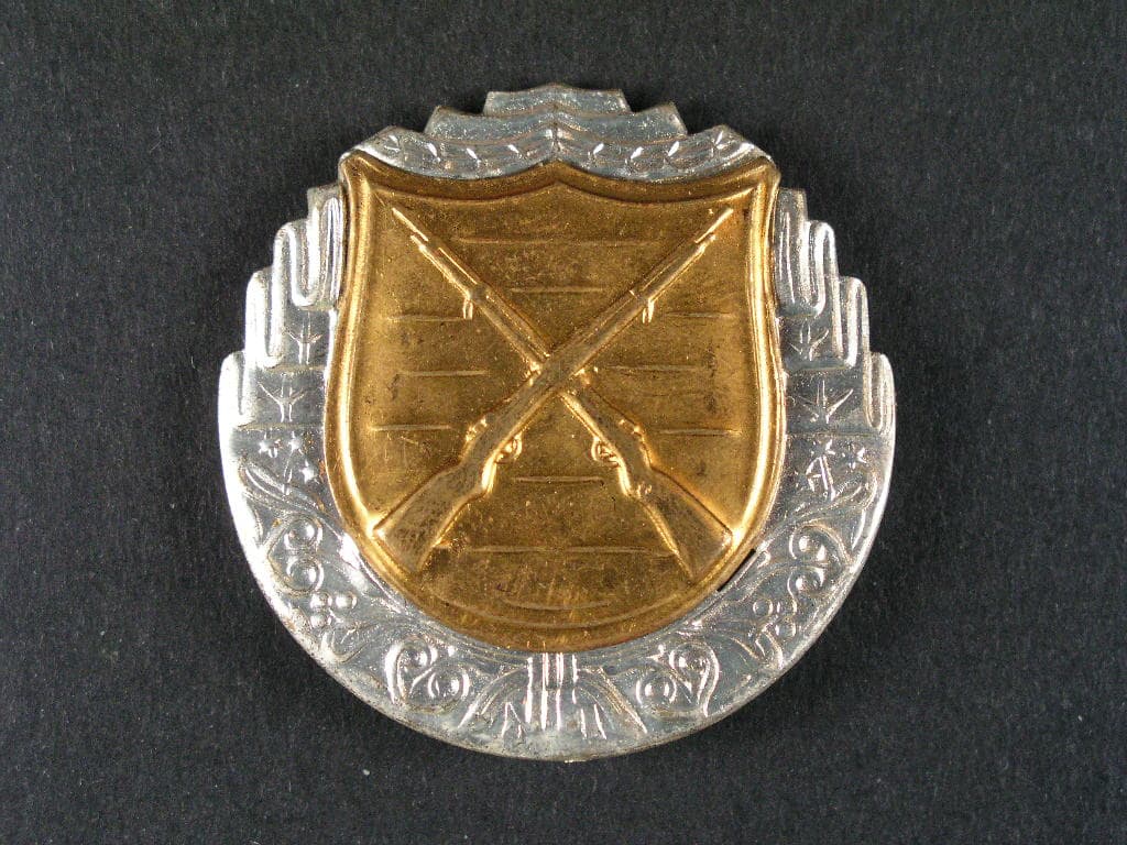 Výkonostní odznak pro výtečné střelce z pušky, plech, období 1945-1948