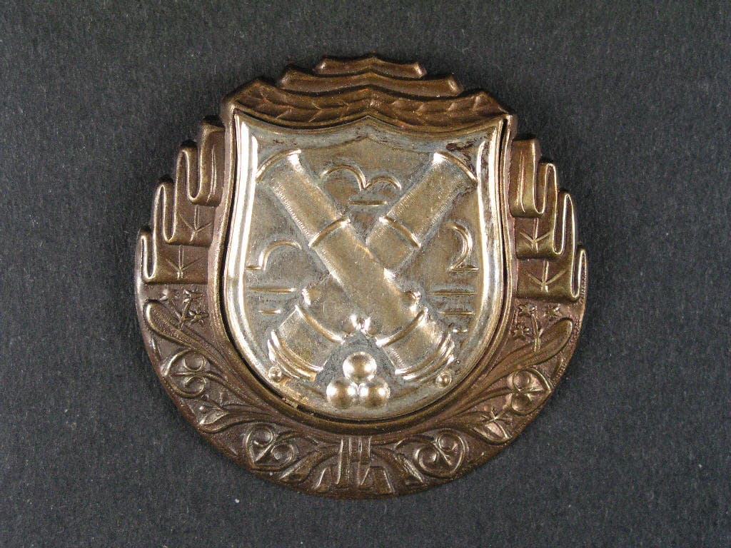 Výkonostní odznak pro miřiče a dělovody 1. třídy, plech, období 1945-1948