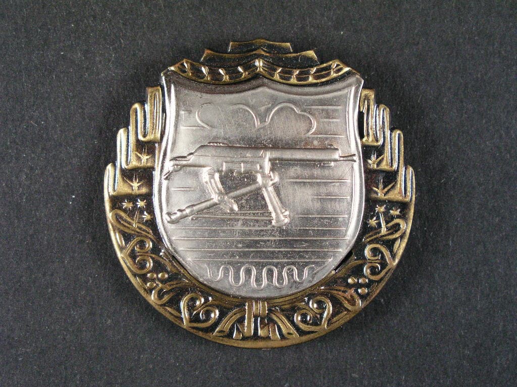 Výkonostní odznak pro střelce z těžkého kulometu 1. třídy, plech, období 1945-48