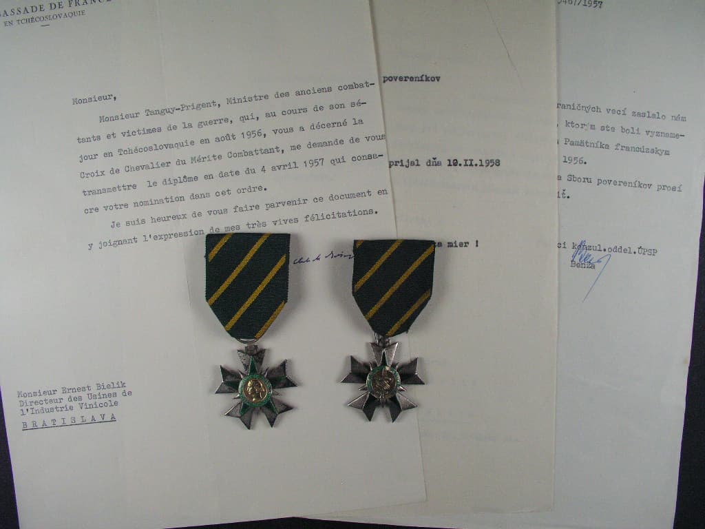 Řád za bojové zásluhy, L´Ordre du Mérité Combattant + dekret + 1ks. poškozený