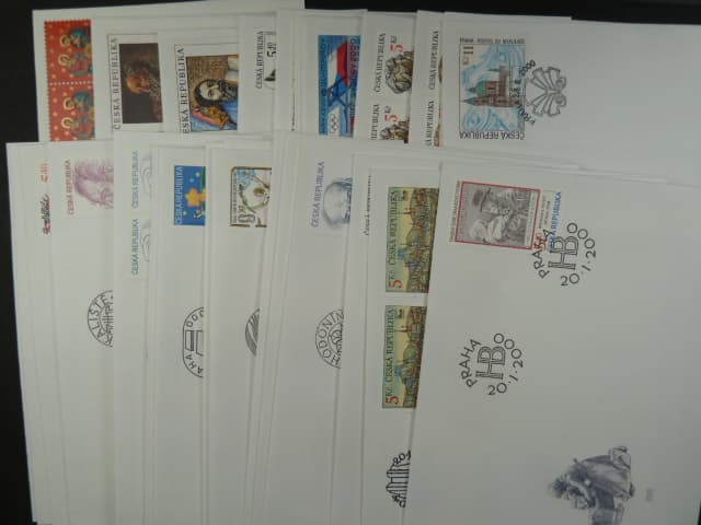 kompletní ročník obálek FDC 2000, kat. číslo 243 - 279, celkem 35 ks