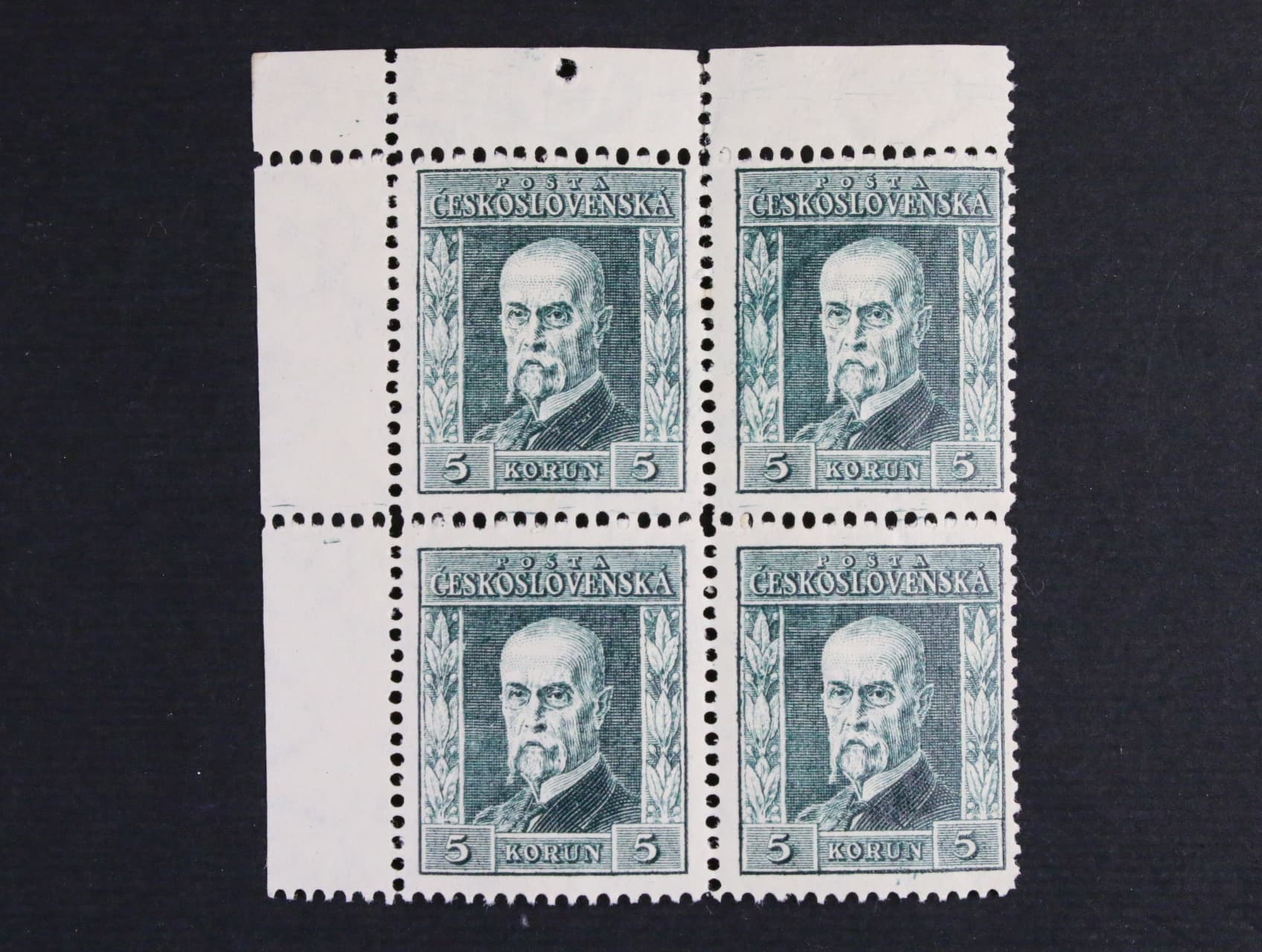 zn. č. 193 A, pr. 2 - levý horní roh. čtyřblok, ruční klih, ( VV vynechávky lepu)