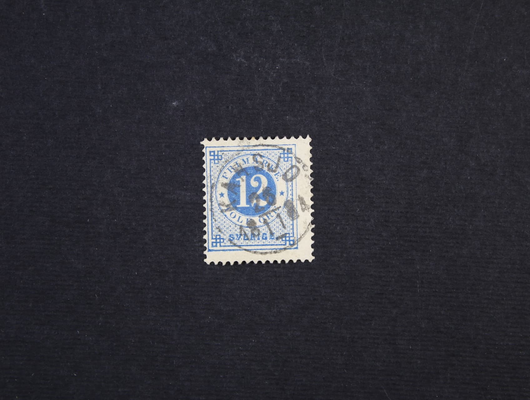 zn. Mi. č. 21 B s téměř kompl. raz. KANSJO 26.11.1884 a výrazným kompl. stroj. obtiskem na zadní straně