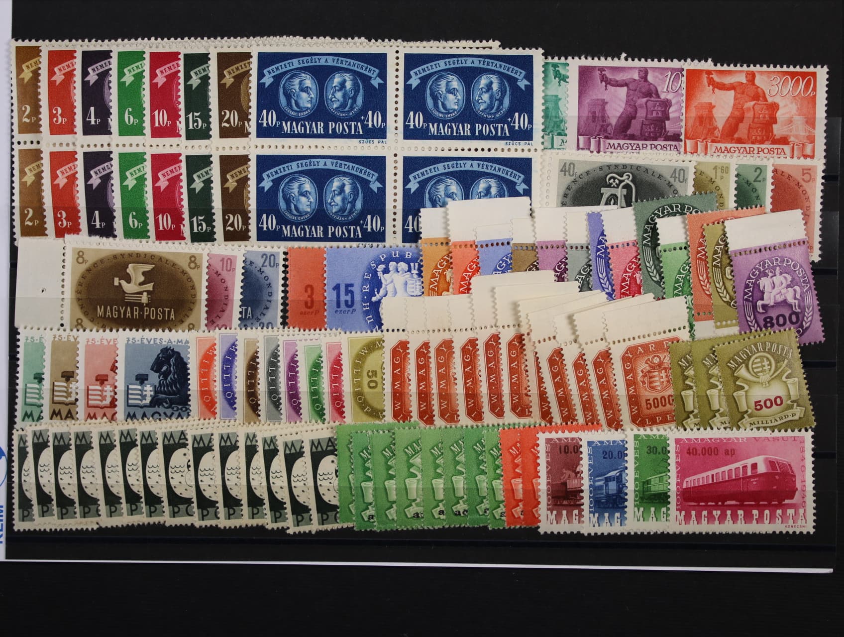 zn. Mi. č. 821 - 43 ve čtyřblocích, 844 - 51, 878 - 946, 159 EUR