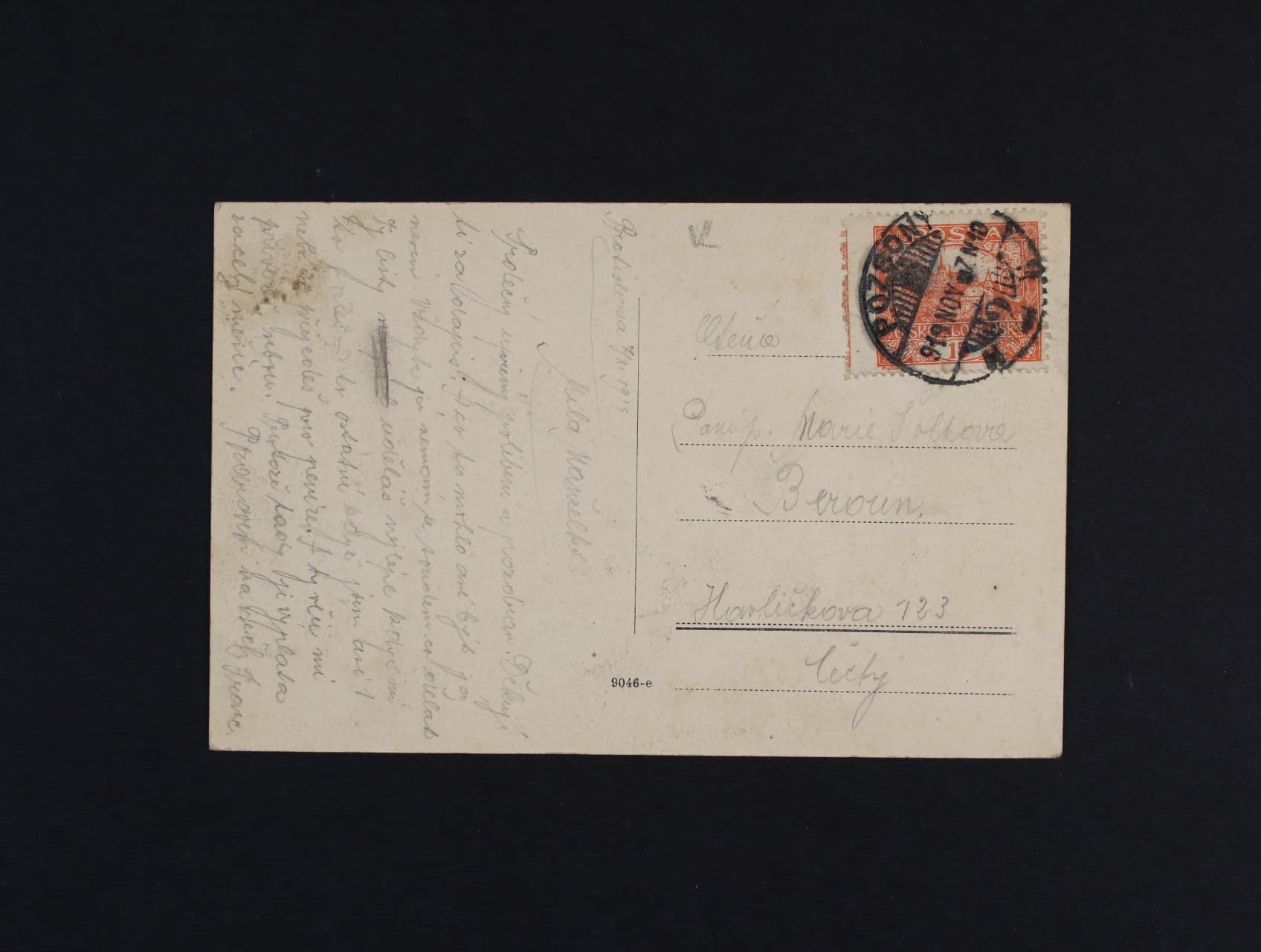Jednobarevna pohlednice do Berouna fr. zn. c. 7 F se silne posunutou svislou perforaci vlevo az do dalsi zn. pod. raz. POZSONY 7.11.1919, zajimave