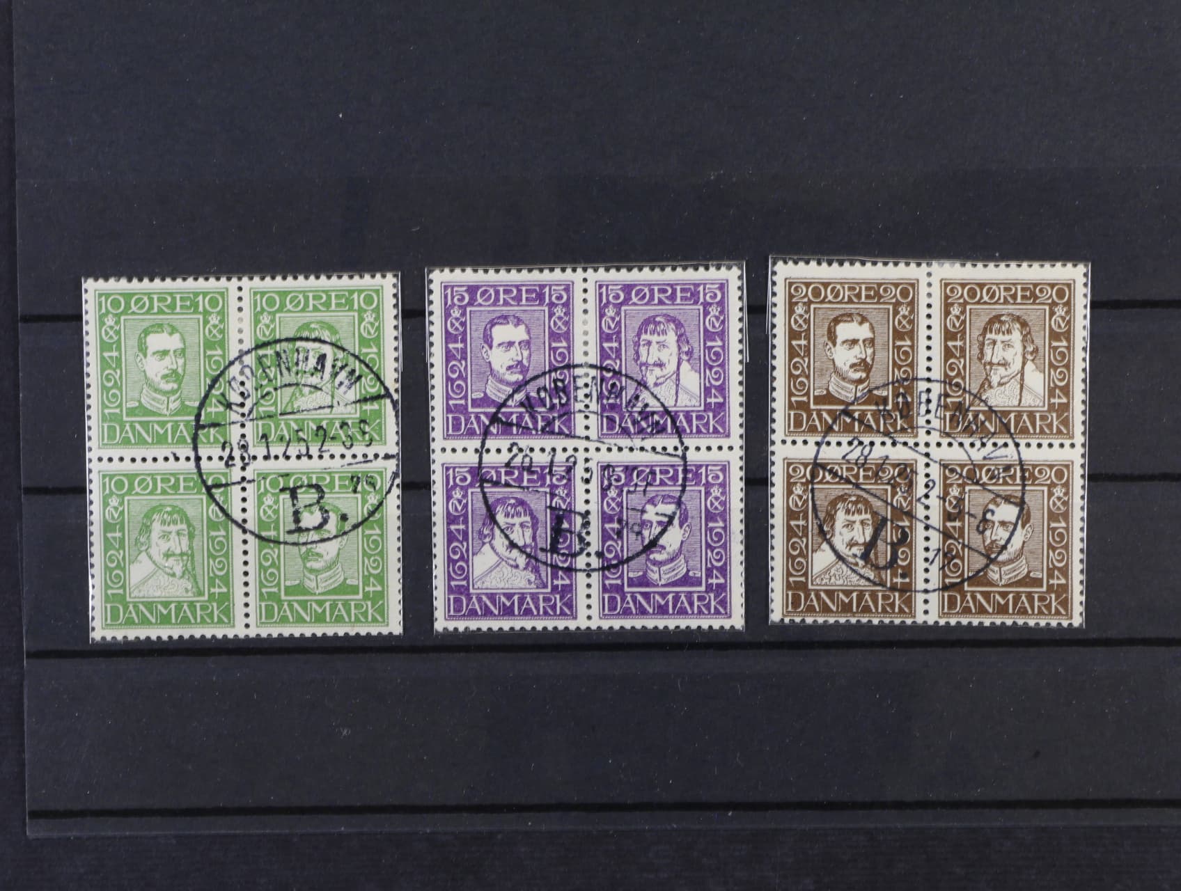 zn. Mi. č. 131 - 42 (tři soutiskové čtyřbloky)