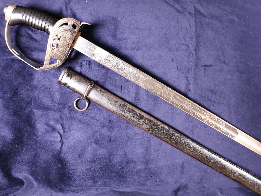 Jezdecký meč M 1891, na čepeli "Husaren Reg. Kaiser Franz Josef von Oesterr. König v. Hungarn (Schlesw. Holst.) No16"., značka výrobce AHRENDT & KRÜGER SCHLESWIG