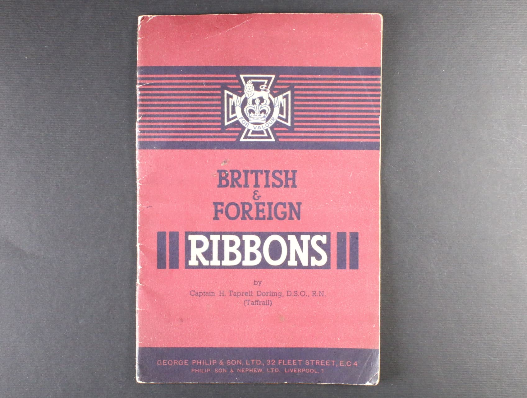 Brožura britské a zahraniční stuhy k vyznamenáním, vydání z r. 1944