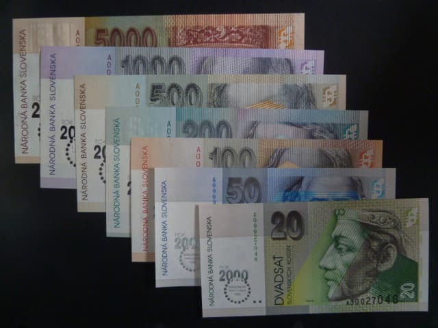 sada bankovek 20 - 5000 Sk 2000 s přítiskem Bi-milénium, všechny sériové čísla končí číslem "...48"