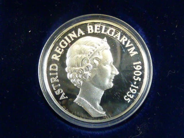 Ag medaile - Astrid Reine des Belges, Ag 0,925, 11,5 g, průměr 30mm, náklad 2500ks, certifikát, etue