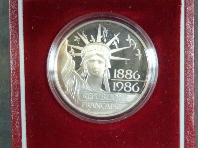 100 Frank 1986, Ag 0,999, 15g, průměr 31mm, certifikát, etue