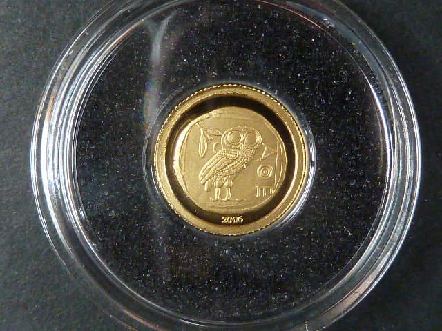 10 Frank 2006 Athénská sova, Au 999/1000, 0,5g, průměr 11 mm, certifikát