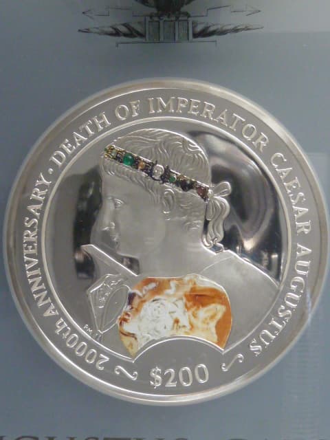 200 Dollars 2014 Carsar, Ag 0,999 + krystaly, 2 Kg, Augustus Caesar 2000. výročí úmrtí, náklad 50 ks, průměr 140 mm, etue, Certifikát