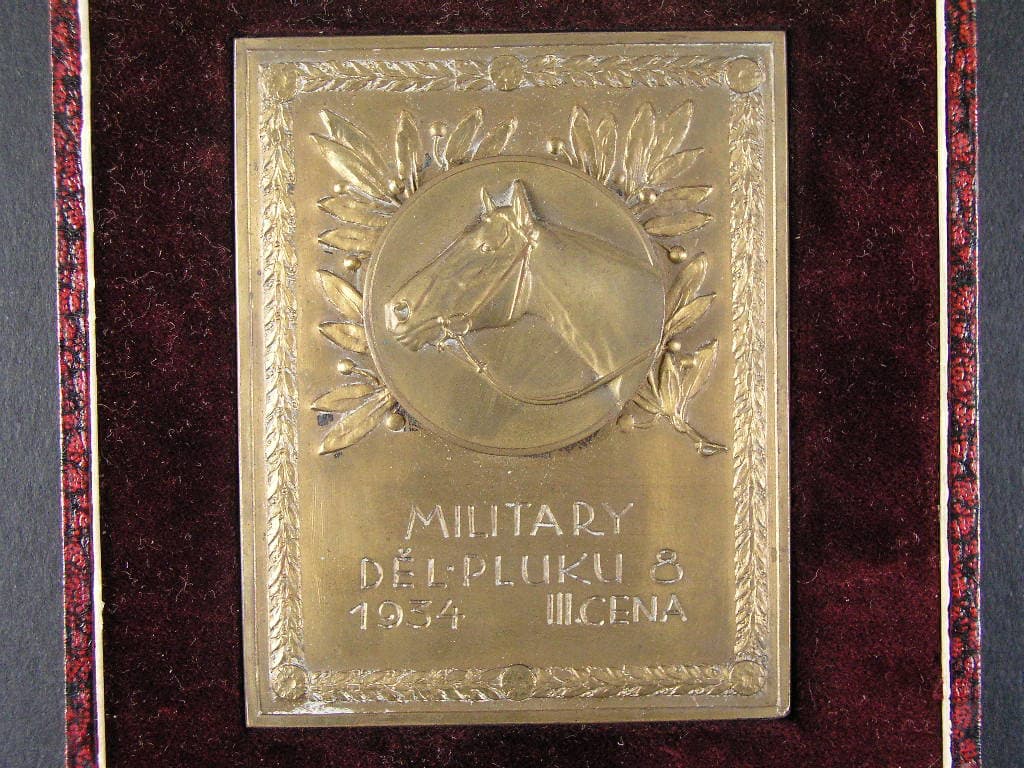 Jednostraná plaketa Military dělostřeleckého pluku č.8 1934, III.cena, 82 x 65 mm, orig. etue
