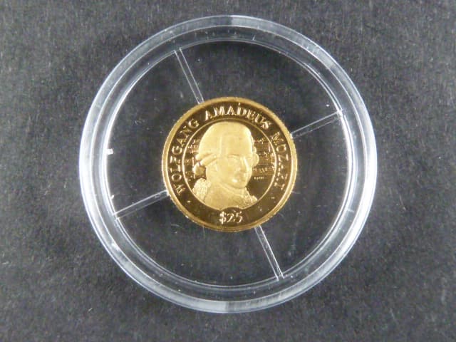 Libérie, 25 Dollars 2000, Au 999/1000, 0,73g, průměr 11 mm, z cyklu nejmenší zlaté mince světa