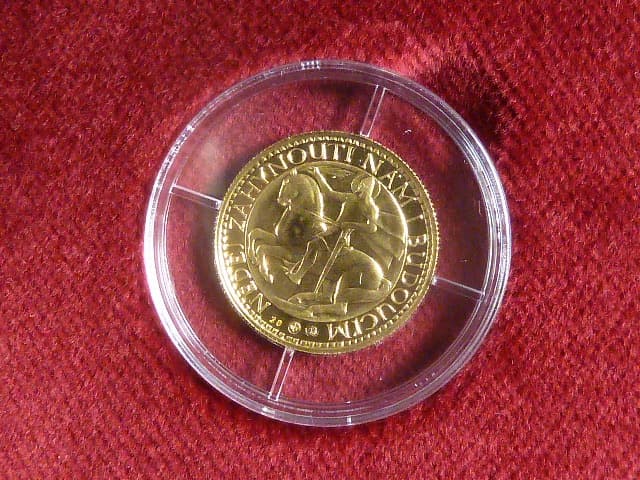 Jubilejní Svatováclavské dukáty, Dukát prvoražba z návrhu Jaroslava Brůhy z r. 1923 sv. Václav na koni, Au 0.986, 3.49 g, náklad 100 ks, číslované, etue, certifikát