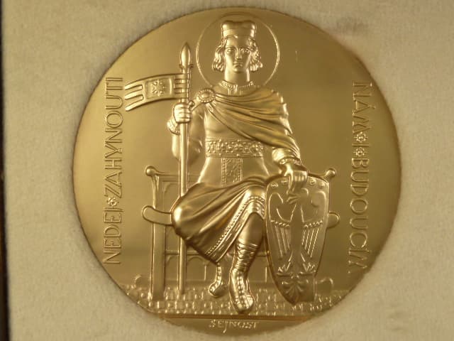 Ms medaile dokončení stavby Chrámu sv. Víta, 70 mm, 117 g, náklad 160 ks, ražba Česká mincovna 2023, dřevěná etue, certifikát