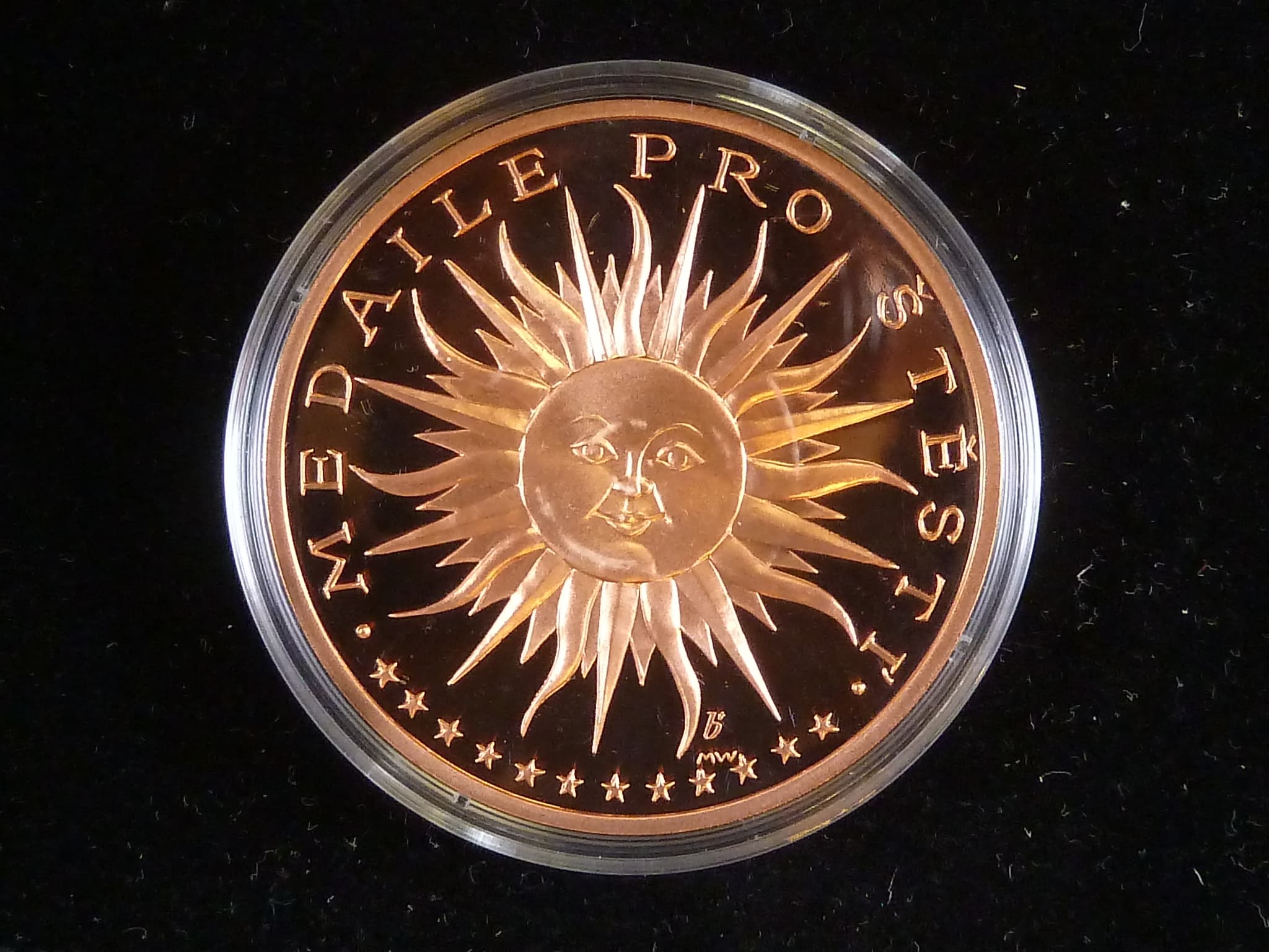 Měděná medaile štěstí s věnováním (Otevření prodejny České mincovny v Brně) 2013, Cu, 27 g, 40 mm, etue, certifikát