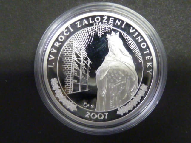 pamětní medaile 2007 Klub královny Elišky - I.výročí založení vinotéky, Ag999, 16g, hrana s opisem, číslovaná č.69, náklad 100 ks