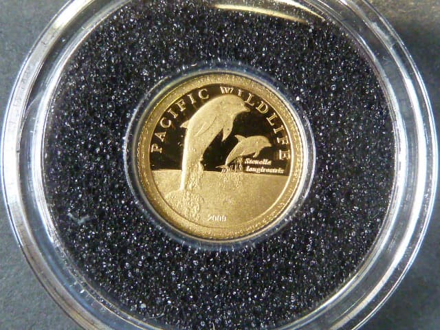 2 Dollars 2009 - Pacific wildlife - delfíni,  Au 0,999, 0,5g, náklad 10.000 ks, průměr 11 mm, KM 200