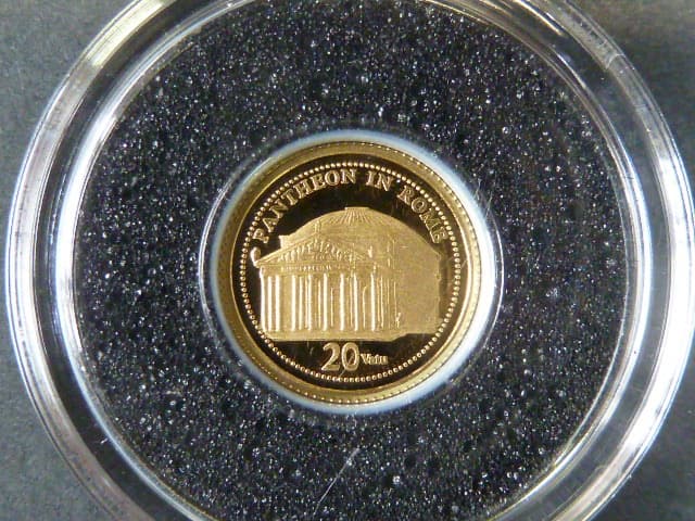 20 Vatu 2009 - Pantheon in Roma,  Au 0,999, 0,5g, náklad 10.000 ks, průměr 11 mm, KM 60
