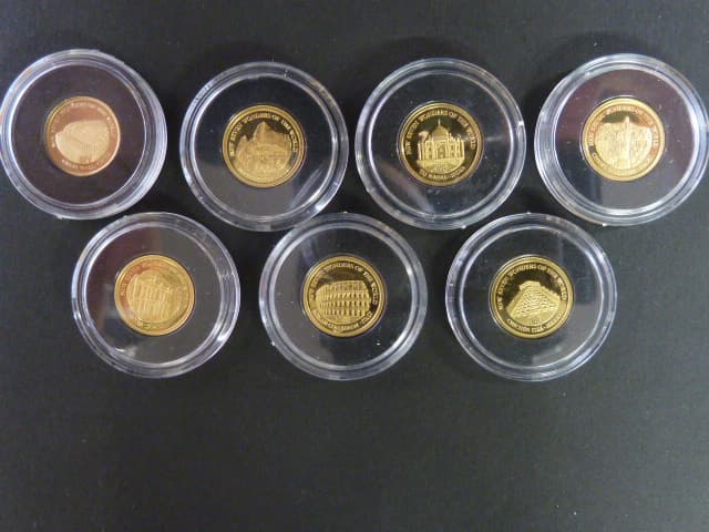 10 Dollars 2009 kompletní sada 7ks mincí nových 7 divů světa, Au 999/1000, 7x 1g, náklad 7000 ks, průměr 13,92 mm, KM 98 - 106