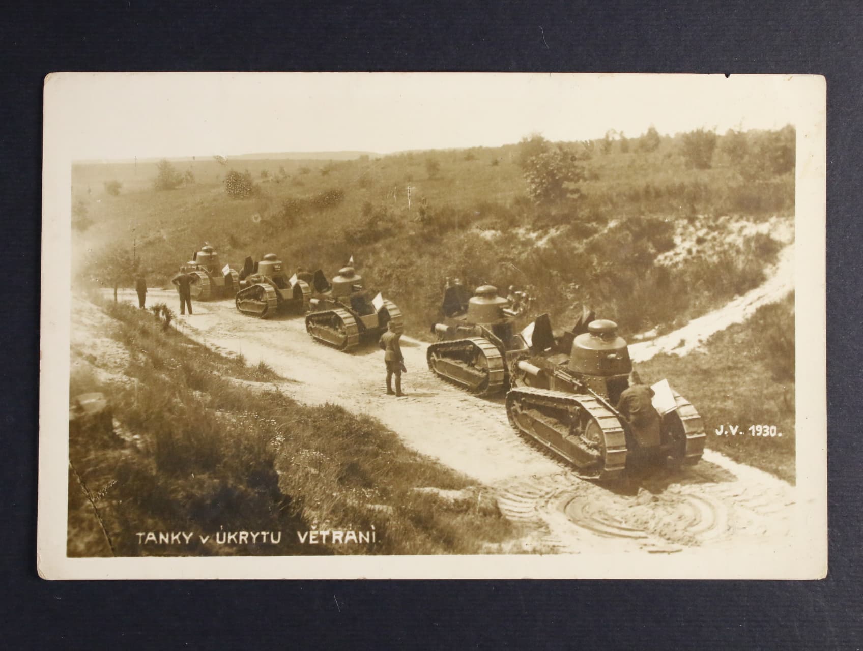 Fotopohlednice tanky v úkrytu, větrání, prošlá 1931