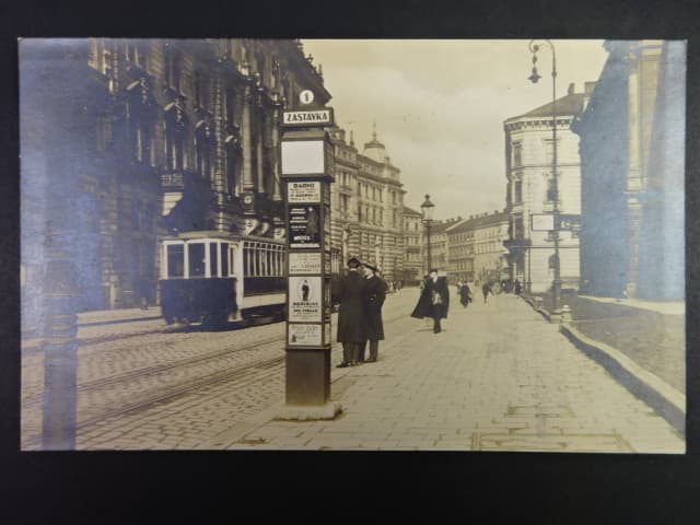 Brno - Hradební ulice (Basteigasse) dnes Roosveltova, fotopohlednice zastávka,  neprošlá