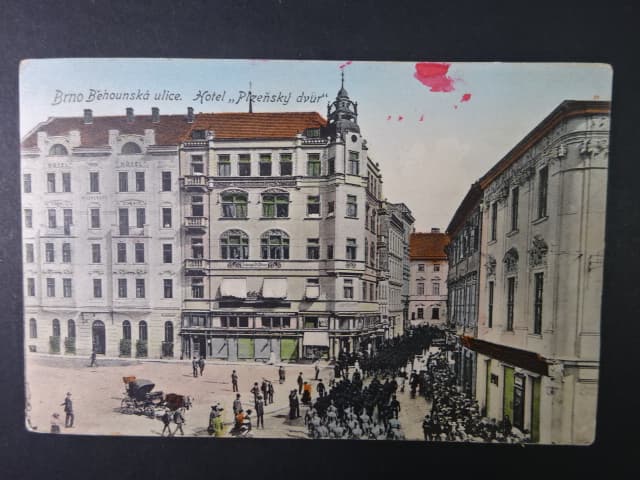 Brno - Jakubské náměstí (Jakobsplatz) Plzeňkský dvůr, prošlá