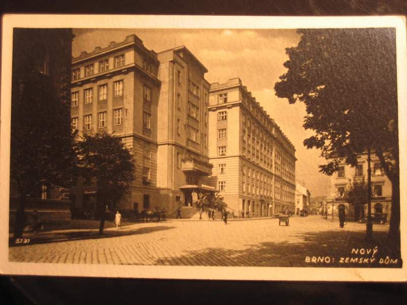 Brno, čb. fotopohlednice, Zemský dům, prošlá 1931, bez zn.