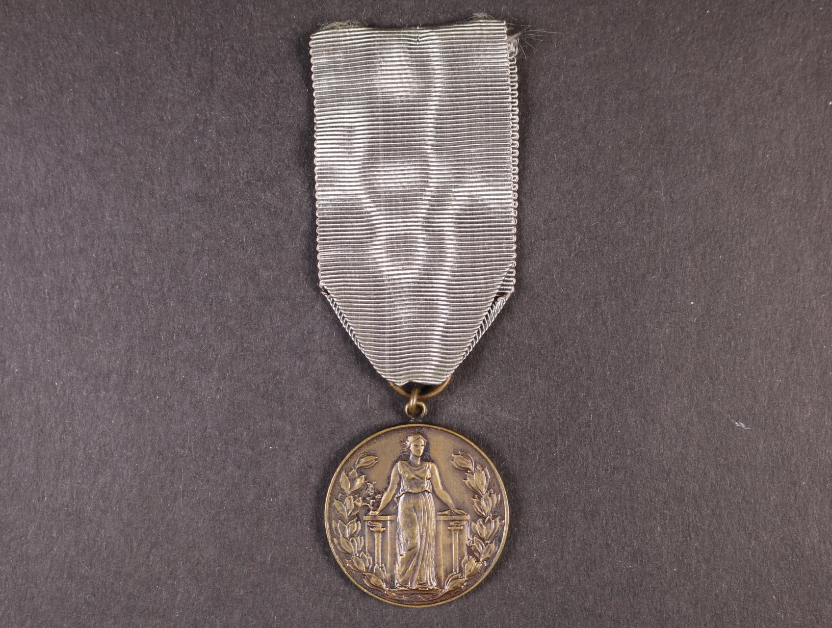 Pamětní medaile FIDAC s letopočtem 1918 - 1919 s podpisem medailera