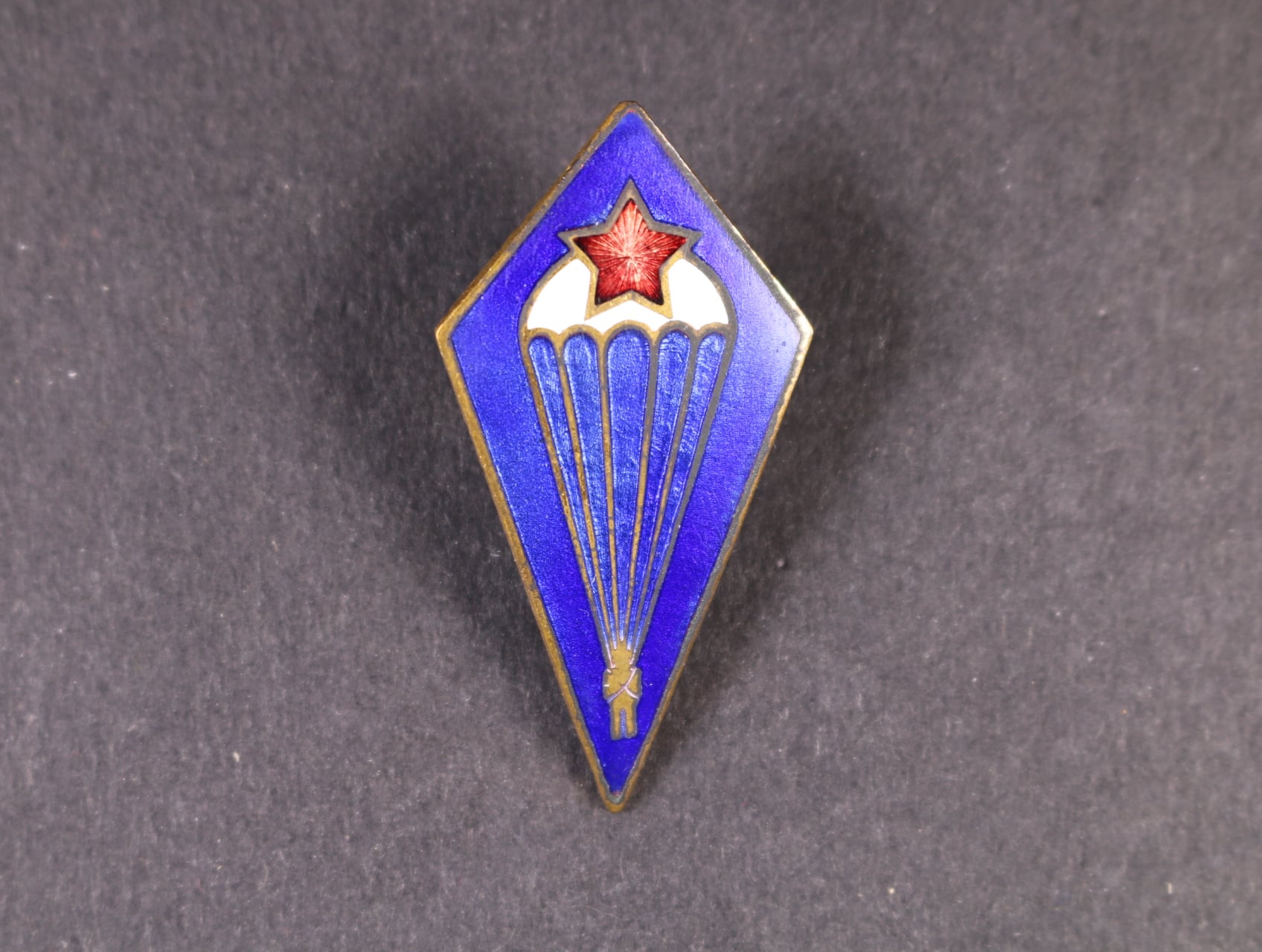 Odznak pro piloty za zakončení výsadkářského výcviku starší provedení od r. 1956 č.0335